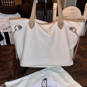 ❗️SOLD❗️FreeBird White Snakeskin Purse